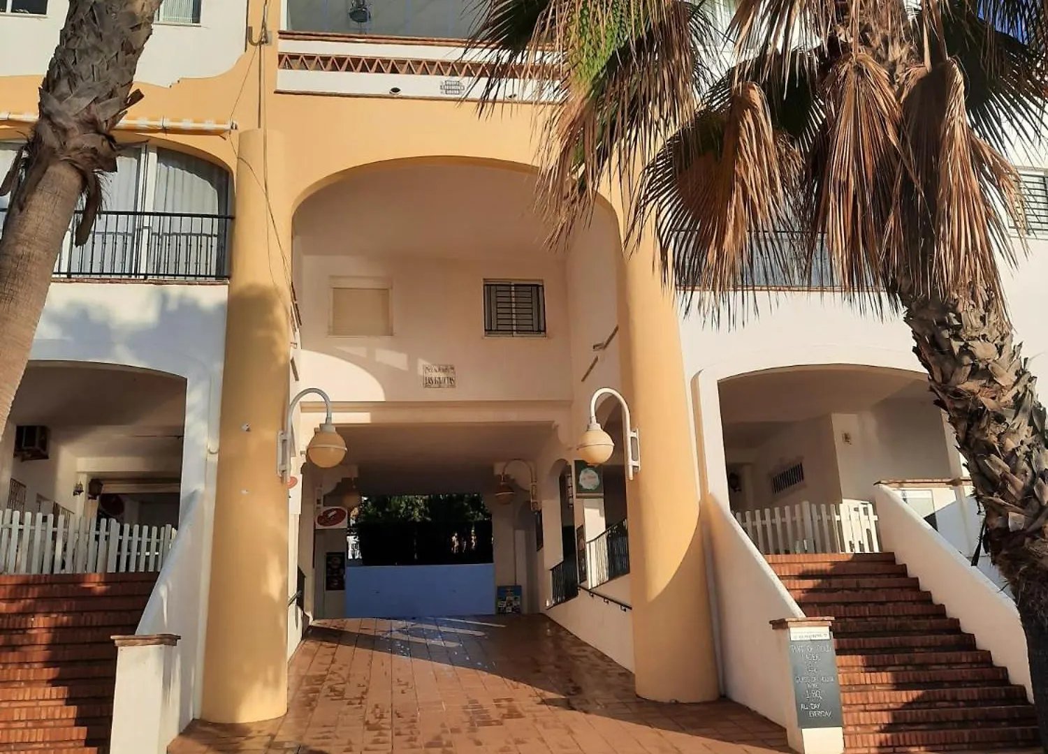 בנאלמדנה Luxury Apartment Near The Sea ספרד