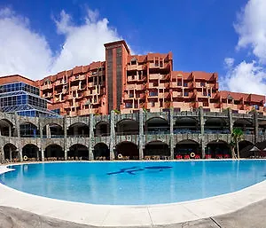 4* Szálloda World